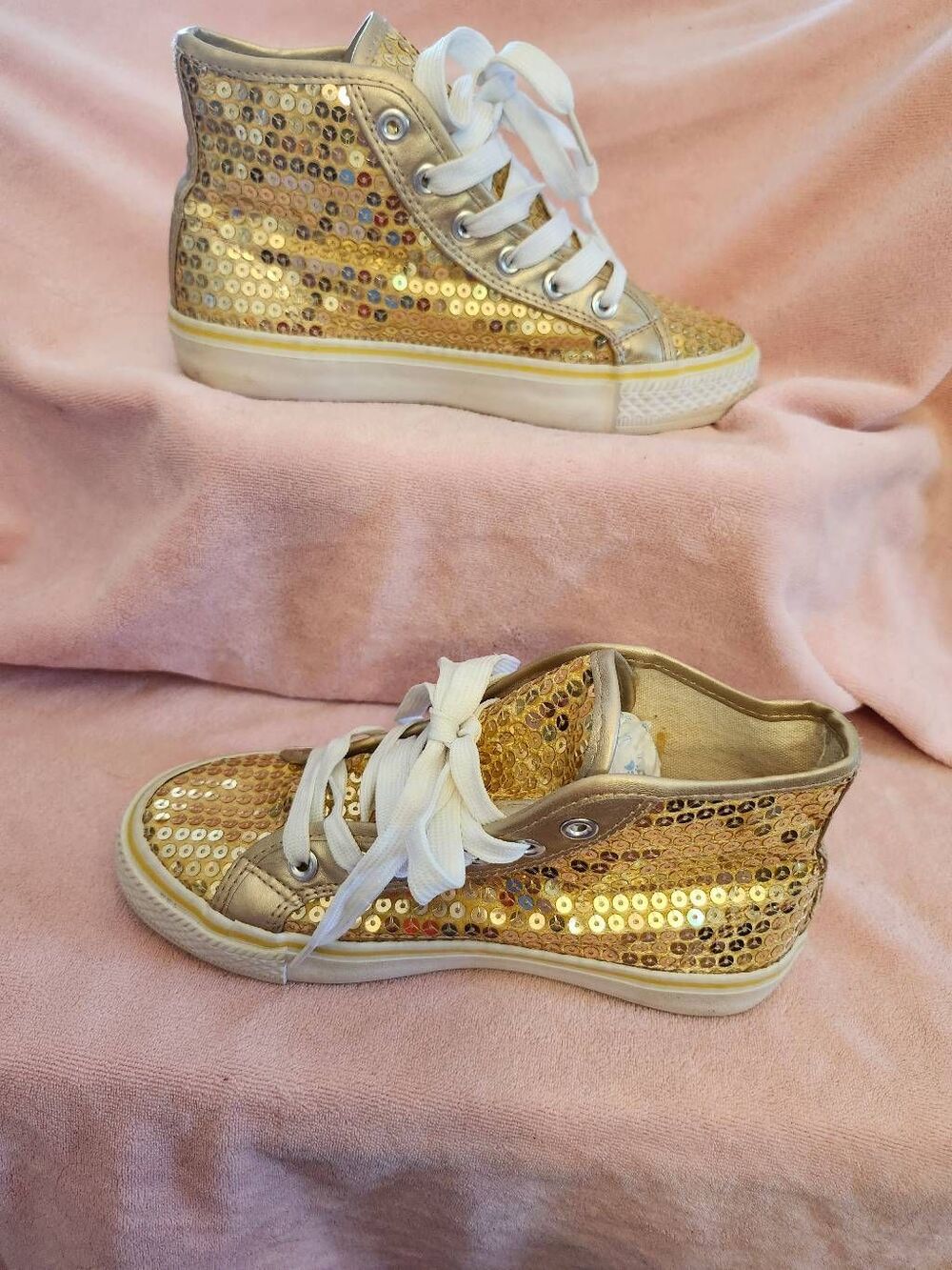 Balera brand gold sequin high-top dance shoes.Design: High-top styling covered i